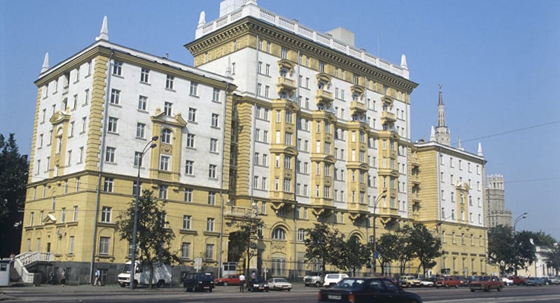 ردا على إجراء مماثل.. طرد السكرتيرة الصحفية للسفارة الاميركية في موسكو