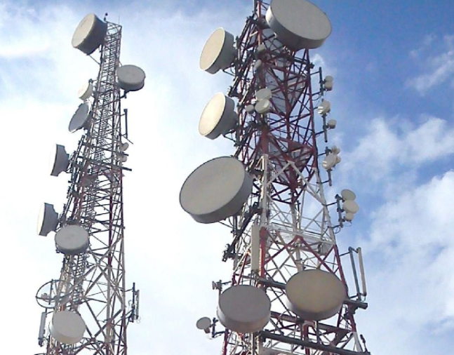 الاتصالات: لا انقطاع بالإنترنت وحريق بدالة الجادرية لن يؤثر على الخدمة