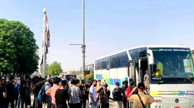 العراق يسمح للمئات من مواطنيه بعبور الحدود للوصول إلى فلسطين!