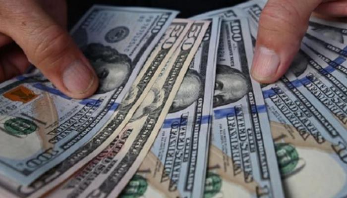 الدولار ينخفض في سوق العراق