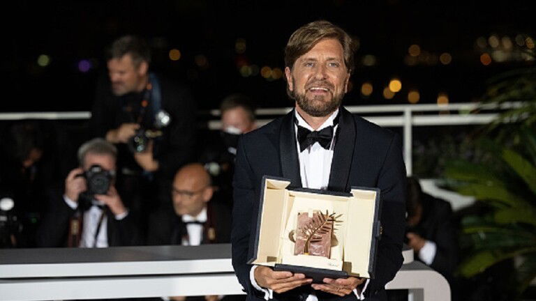 فيلم "مثلث الحزن" يفوز بالسعفة الذهبية في مهرجان كان