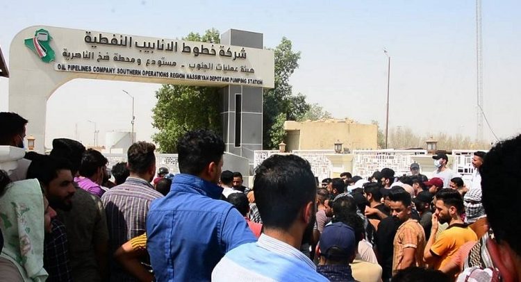 بعد البصرة .. عقود ذي قار ينظمون وقفة احتجاجية امام الشركات النفطية