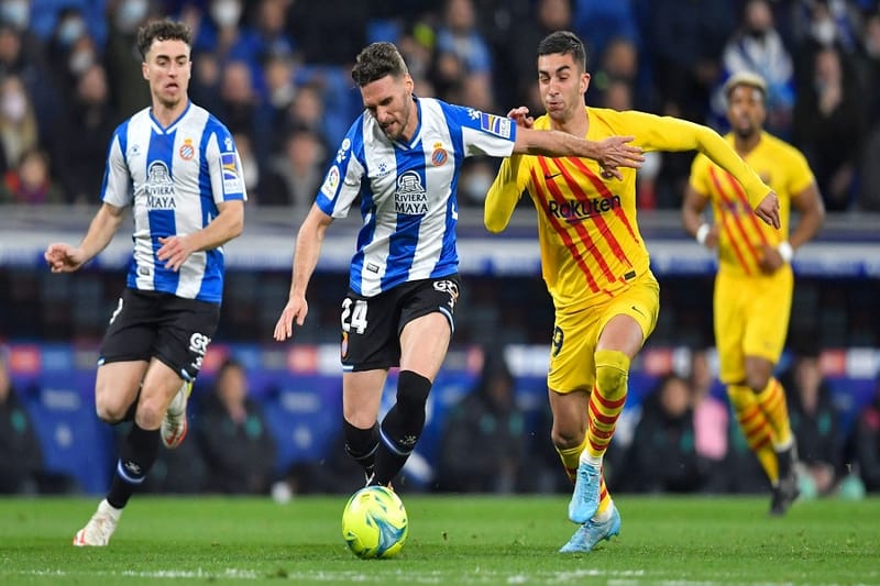 إسبانيول يدرس الانسحاب من مواجهة برشلونة