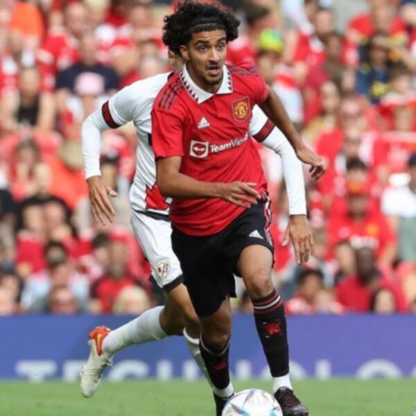 إقبال على رأس 5 مواهب عراقية سطع نجمها