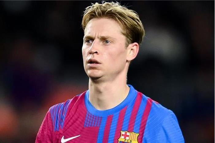 مكالمة دي يونج مع تين هاج تثير غضب إدارة برشلونة