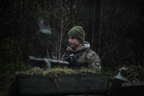 “واشنطن بوست”: الولايات المتحدة تقترب من إرسال أسلحة مدرعة إلى أوكرانيا