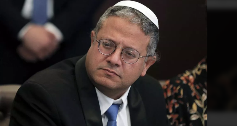 الأمن الاسرائيلي يأمر بإنزال الأعلام الفلسطينية من كل مكان عام