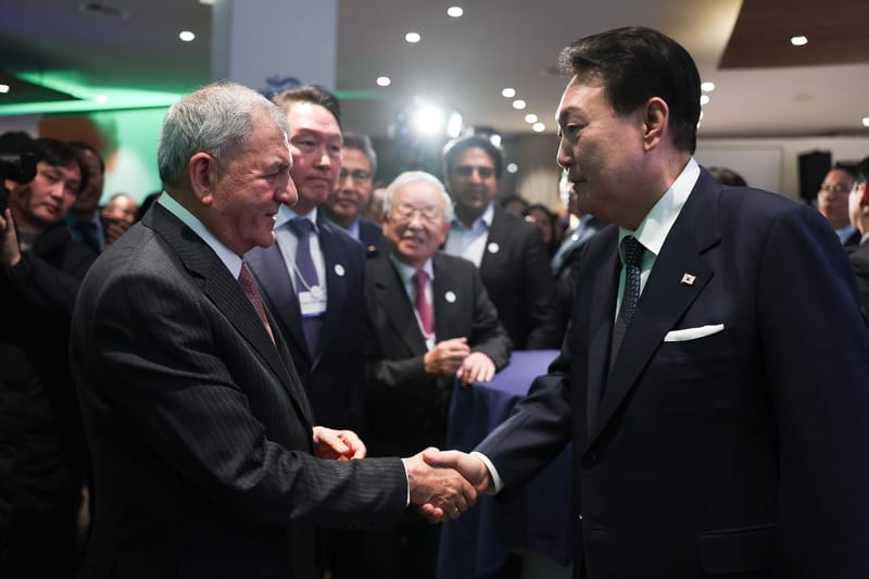 رئيسا العراق وكورويا الجنوبية يبحثان تعزيز المجالات التجارية والاستثمارية