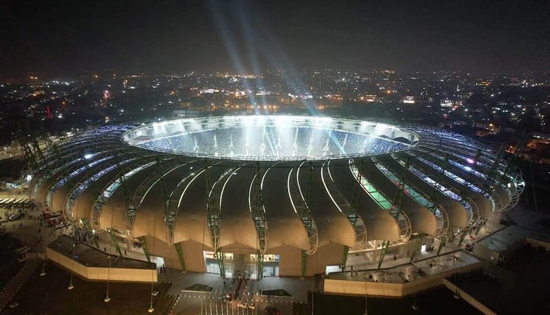 بسبب الزخم الجماهيري .. فتح ملعب الميناء ونشر شاشات في الساحات العامة بالبصرة