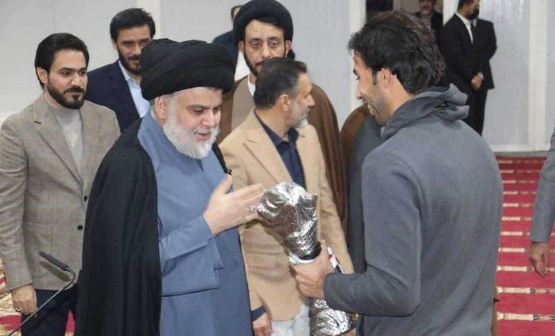 الصدر يوصي لاعبي المنتخب العراقي .. لا تتأثروا بالسياسة!