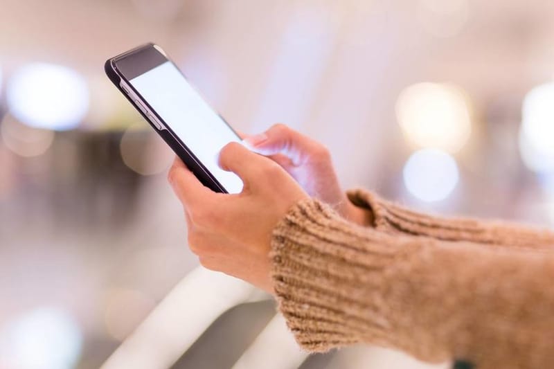 عمليات شحن الهواتف الذكية عند أدنى مستوى منذ 2013