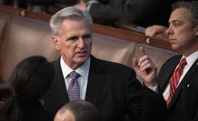 بايدن ومكارثي يبحثان رفع سقف الدين الأمريكي