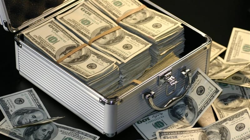 تقرير استقصائي بريطاني يكشف "خفايا" تهريب الدولار من العراق