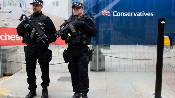 الشرطة البريطانية تأمر بإخلاء 100 منازل في غريت يارموث بسبب قنبلة