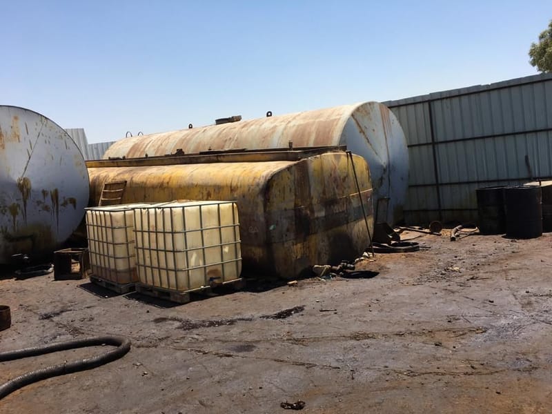 ضبط 800 ألف لتر من المشتقات النفطية في 3 مواقع