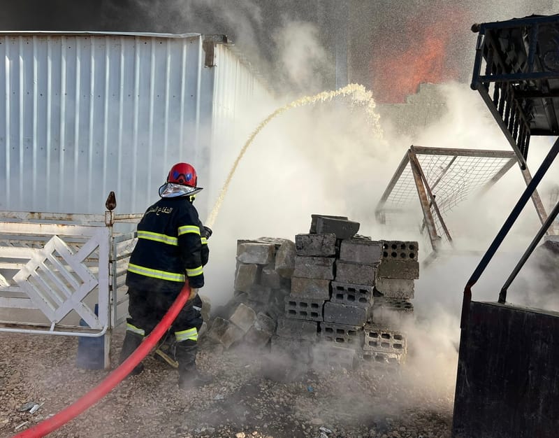 إخماد حريق اندلع بمخزن للتبوغ والكبريت في بغداد