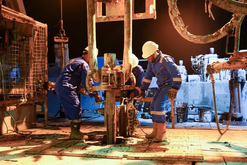 المباشرة بحفر بئرين نفطيتين جديدتين في حقلي الفكة والغراف