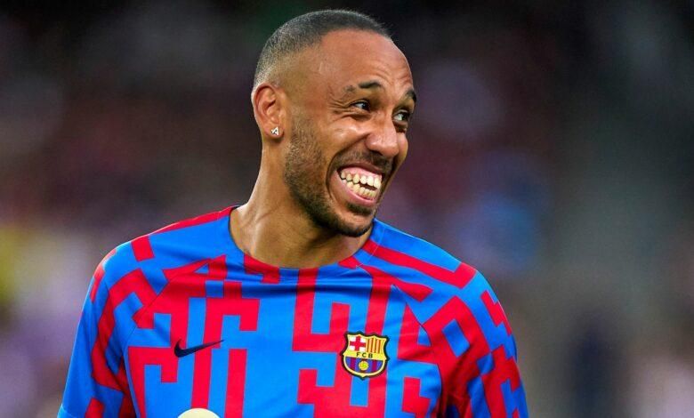 أوباميانج يعرض اللعب لبرشلونة مجانا