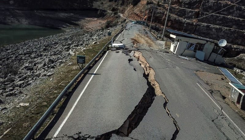 زلزال بقوّة 6,4 درجات يضرب إقليم مالوكو في إندونيسيا