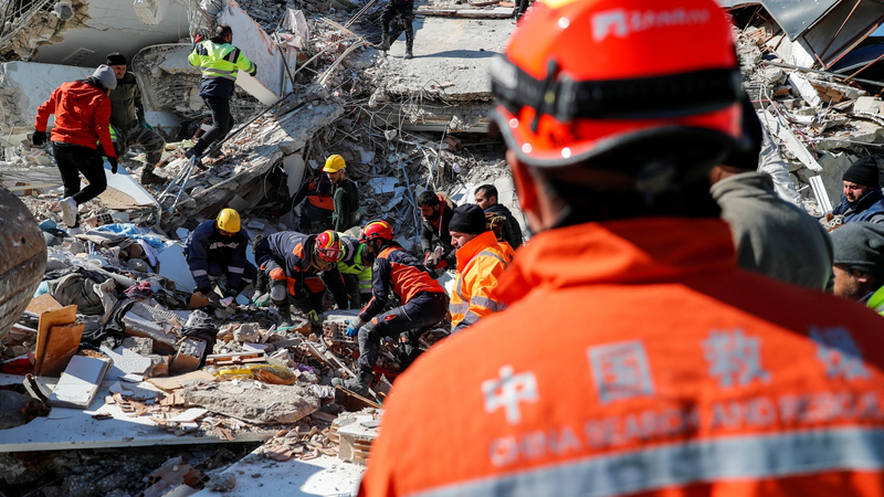 الزلزال بتركيا و سوريا يُغرق الملايين من البشر في المزيد من البؤس و الفضائع