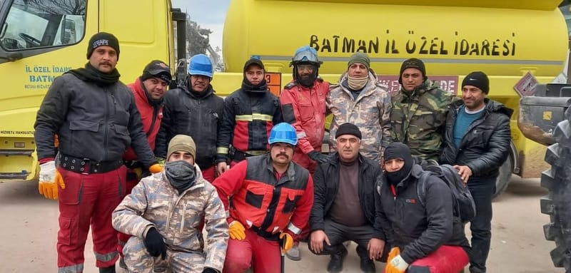 الفريق العراقي يكمل مهام عمله في مناطق الزلزال بتركيا