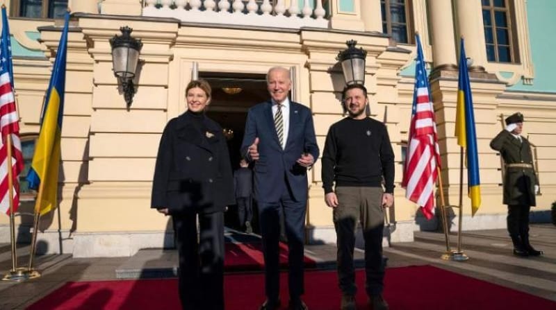 فورين بوليسي: زيارة بايدن "التاريخية" لكييف تزيد "العداء" مع بوتين