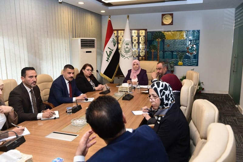 وزيرة المالية توجه بزيادة عدد منافذ صرف الدولار وبالسعر الرسمي