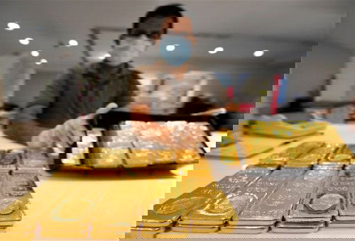 عالميا.. ارتفاع أسعار المعدن الأصفر مع تراجع الدولار