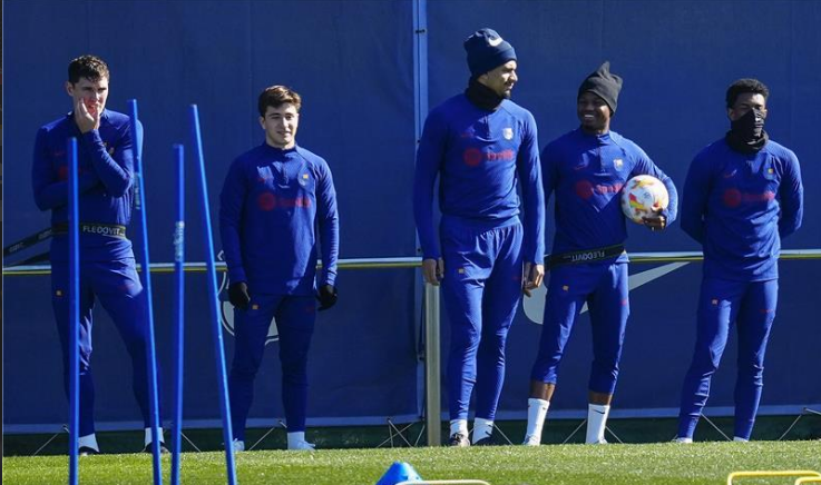 ليفاندوفسكي خارج قائمة برشلونة للكلاسيكو