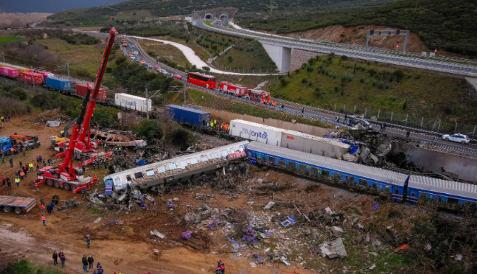 العراق يعلن تضامنه مع اليونان جراء حادث اصطدام قطارين في لاريسا