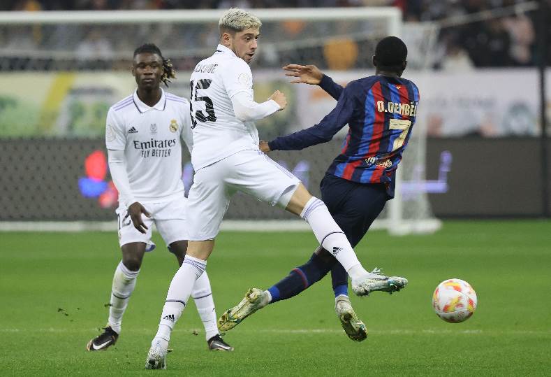 صراع الجبهات في الكلاسيكو.. نقطة قوة لبرشلونة وقلق مدريدي