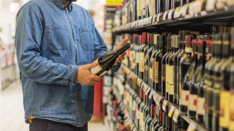 كتلة سياسية تطعن بقانون حظر المشروبات الكحولية