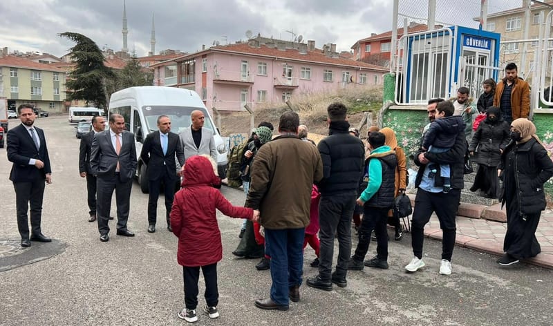 بغداد تعلن إجلاء 82 عراقياً عبر رحلتين بريَّة من تركيا