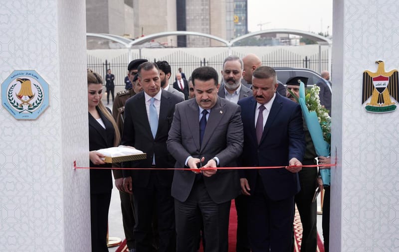 السوداني يفتتح نافذة الجواز الإلكتروني ويشرف على إصدار أول جواز إلكتروني