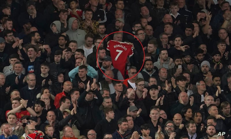 في ليلة الفضيحة يفتقد رونالدو.. حقيقة "القميص" وما حدث من جماهير ليفربول