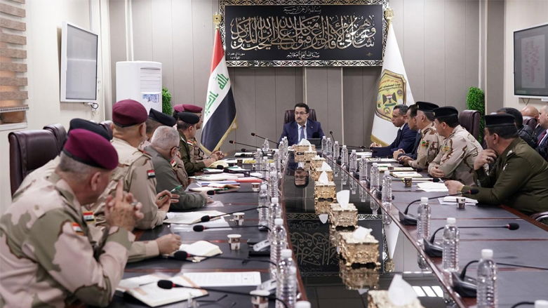 رئيس الوزراء يلتقي 15 شخصية أمنية فور وصوله لديالى