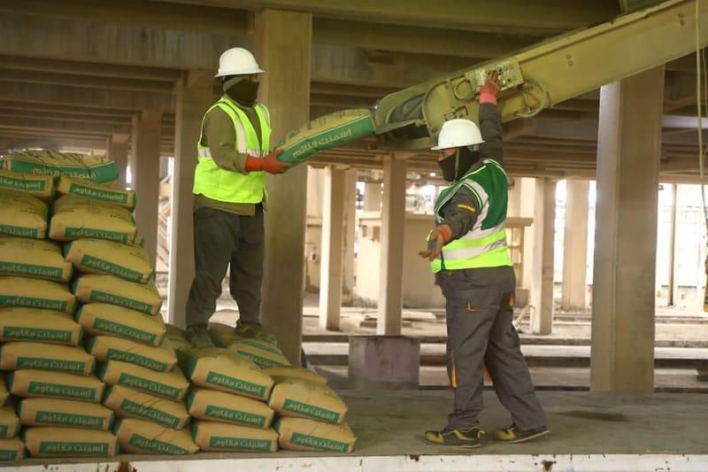 الصناعة تفتتح معمل سمنت القائم بطاقة تصميمية مليون طن سنوياً