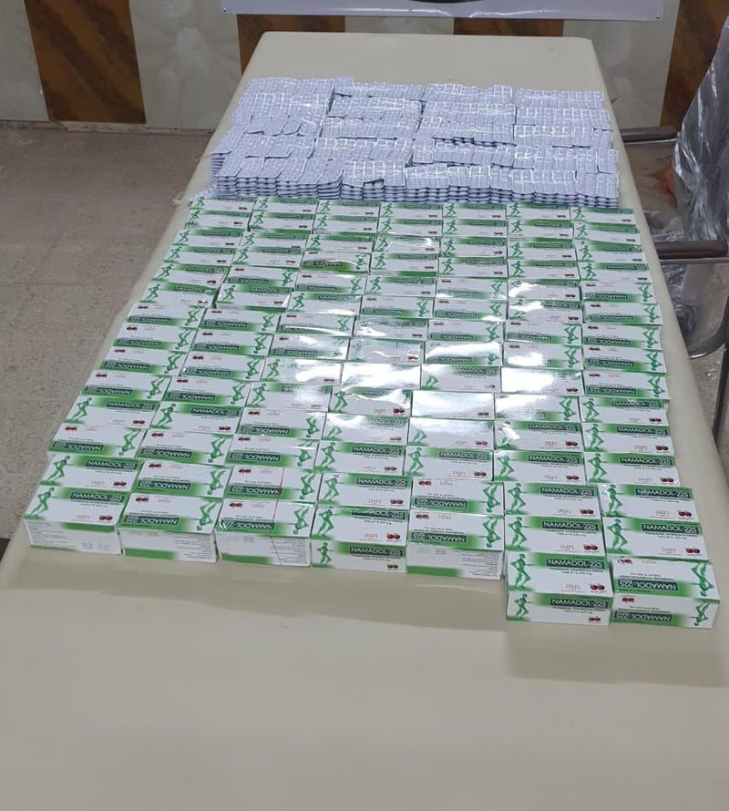 ضبط كميات كبيرة من الحبوب المخدرة بمنزل متهم هارب في البصرة