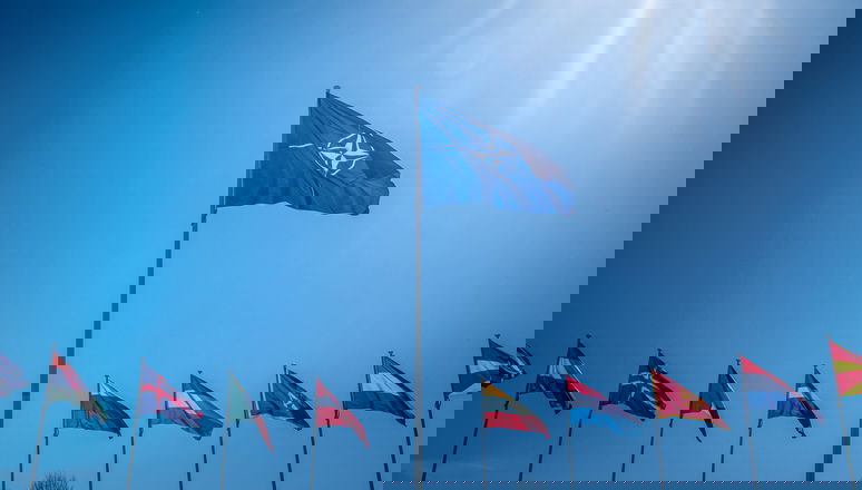 حلف "الناتو" يؤكد احترامه الكامل لسيادة العراق وسلامة أراضيه