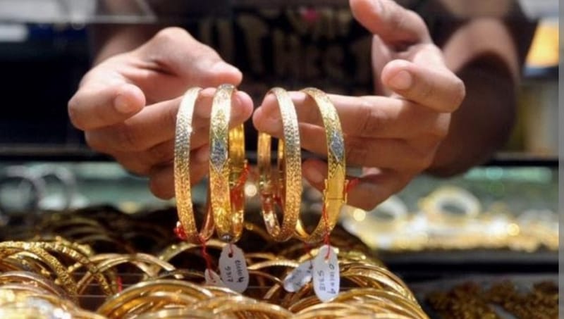 القبض على امرأة وابنها الحدث بتهمة سرقة أموال ومصوغات ببغداد