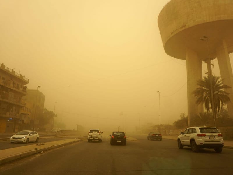 العاصفة الترابية تواصل مسيرتها وتدخل بغداد