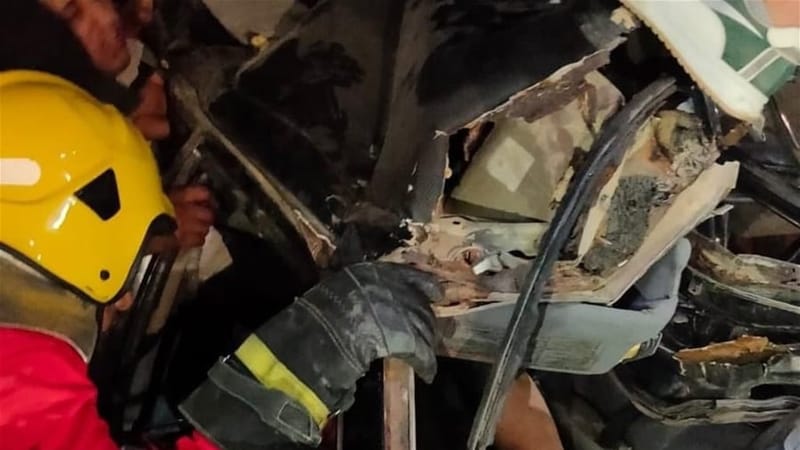 انقاذ شخصين محتجزين داخل عجلة مُحطمة في البصرة