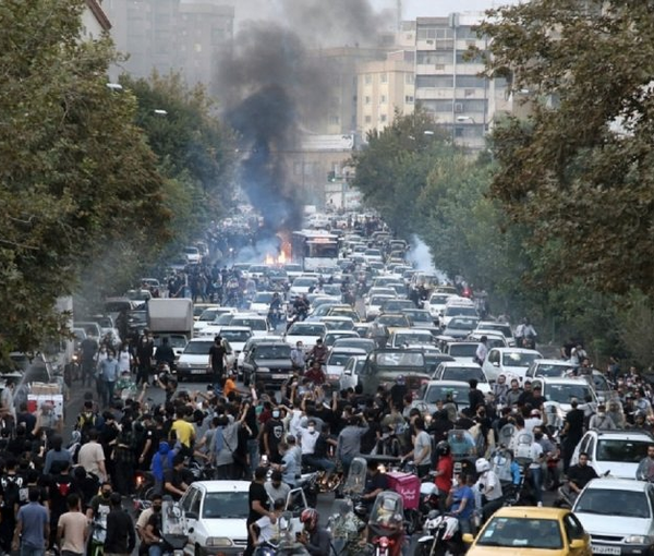 مجلس حقوق الإنسان يندد بالانتهاكات الحقوقية في إيران.. وتمديد مهمة المقرر الأممي سنة أخرى