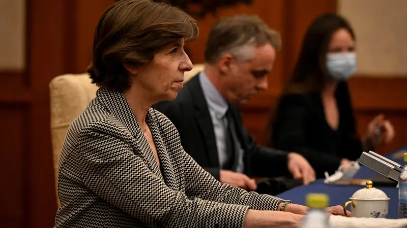 وزيرة خارجية فرنسا تجري مباحثات في بكين مع نظيرها الإيراني