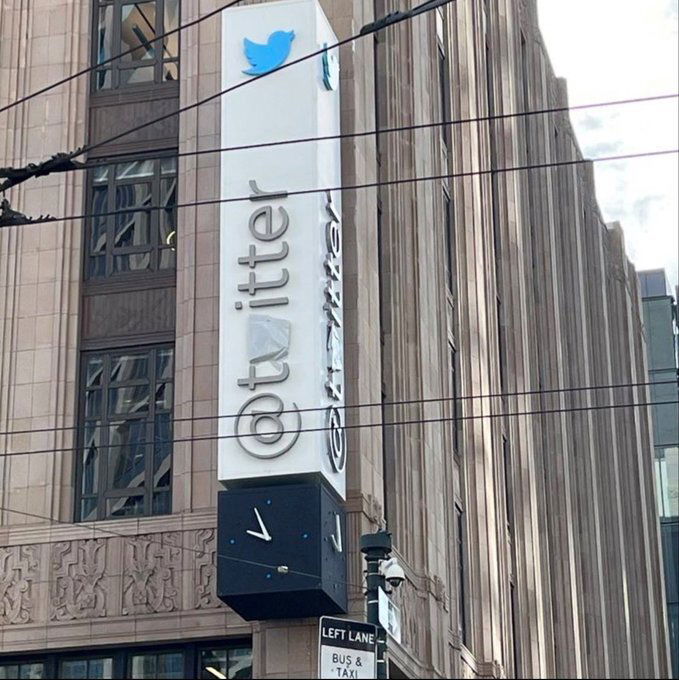 بعد شعار الكلب.. ماسك يغطي حرف "W" في "تويتر"