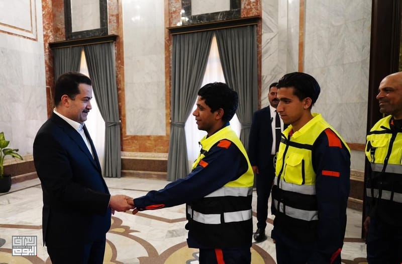 هل بات عمال النظافة أداة بيد الحكومة والزعماء لكسب التأييد؟