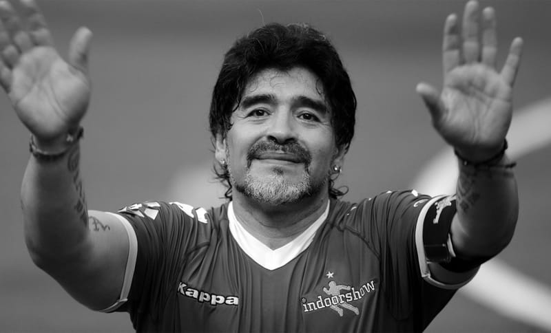 محاكمة ثمانية عاملين بالرعاية الصحية بشأن وفاة مارادونا