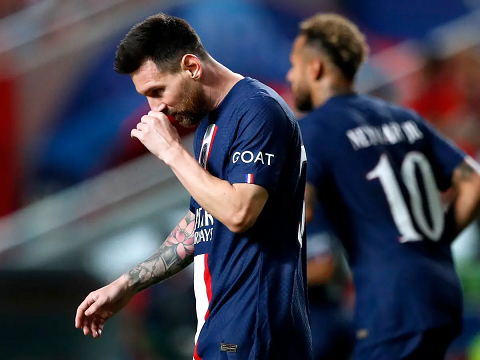 ميسي يرفض جميع عروض سان جيرمان