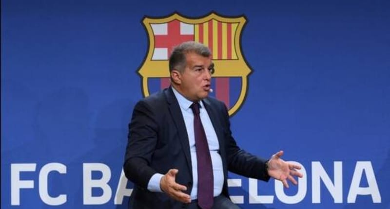 قرار مفاجئ من برشلونة يغضب جماهيره