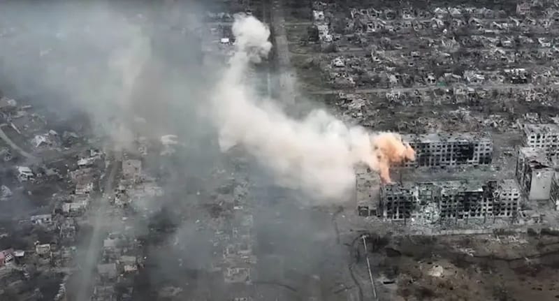 روسيا وأوكرانيا تعلنان التقدم في باخموت.. أيهما تكذب؟!